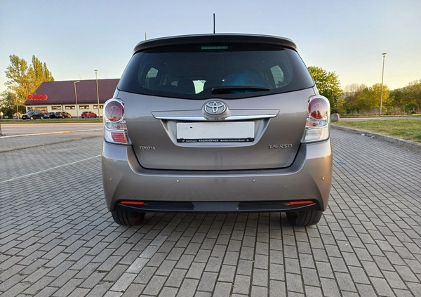 Toyota Verso cena 29900 przebieg: 230000, rok produkcji 2014 z Ostrów Lubelski małe 407